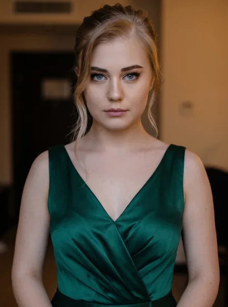 Полина — мастер маникюра студии Polinail