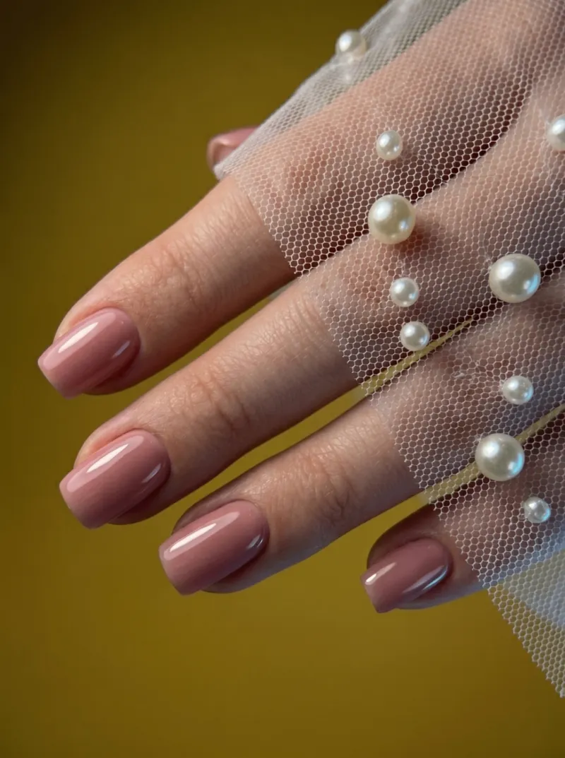 Маникюр оттенка пыльной розы